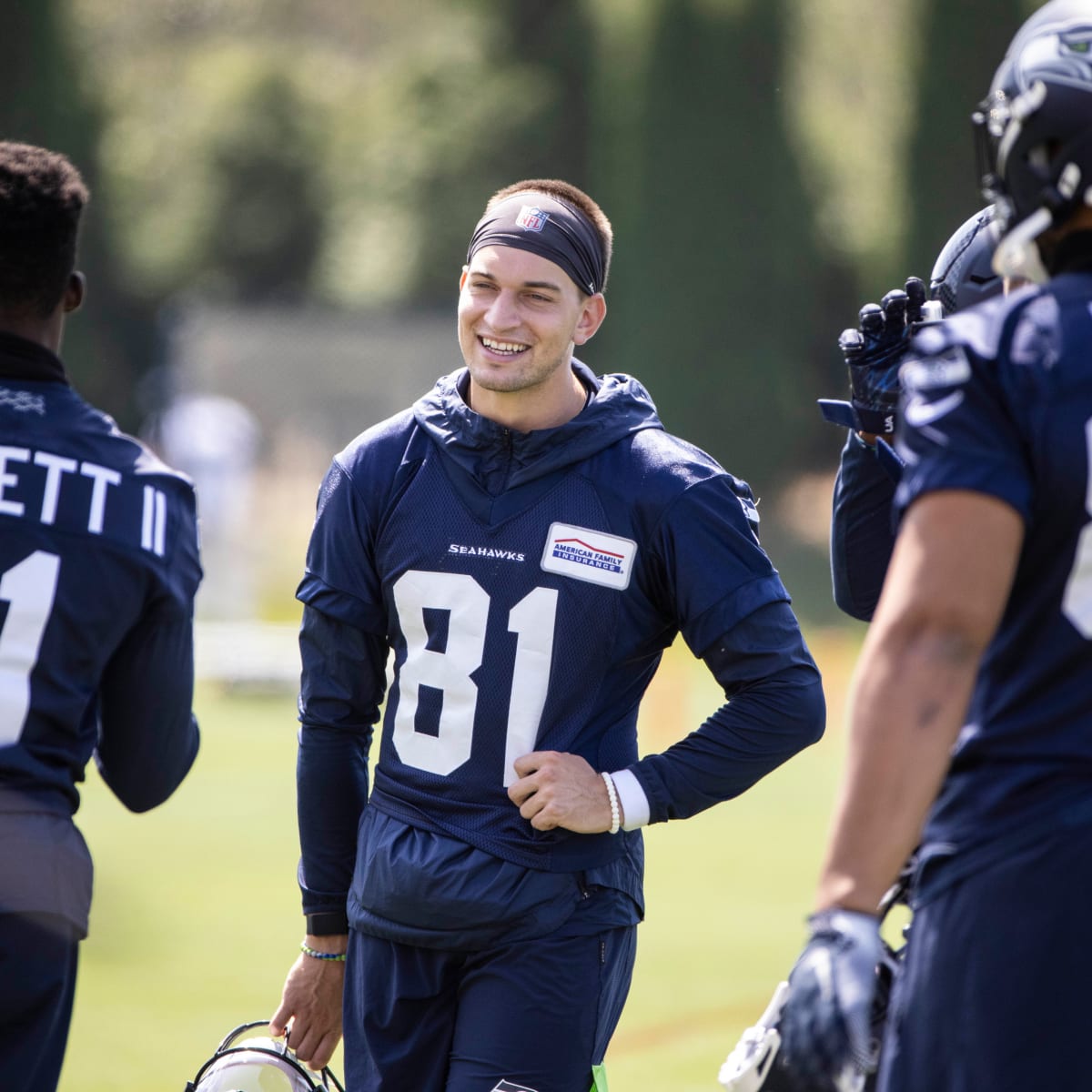 Seahawks Wide Receiver John Ursua Makes Impressive One-Handed Catch In  Training Camp