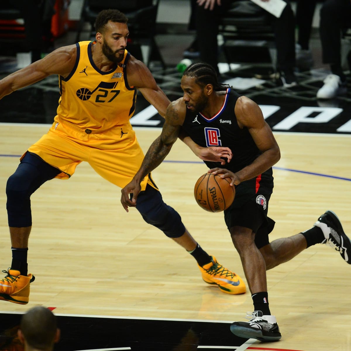 Gigante da NBA faz cantora parecer minúscula em foto antes de Clippers x  Thunder - ESPN