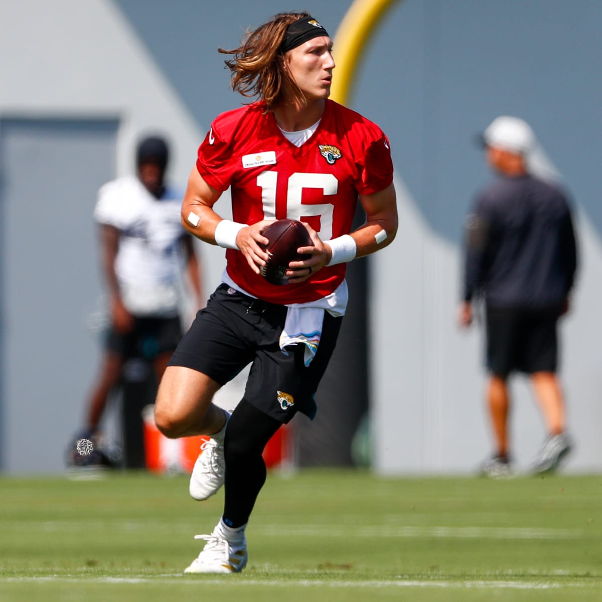 Trevor Lawrence signs rookie deal with Jaguars