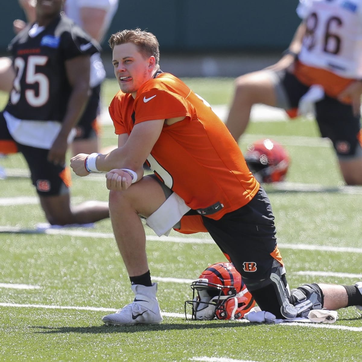 Joe Burrow Leaves Bengals Practice With Leg Injury