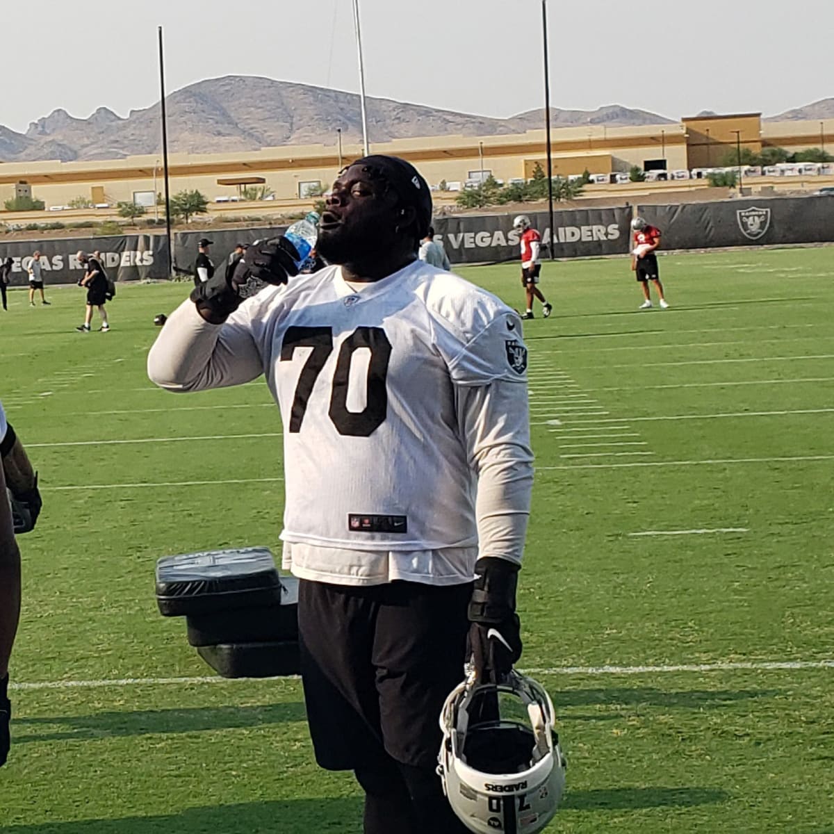 Las Vegas Raiders sign first-round pick Alex Leatherwood