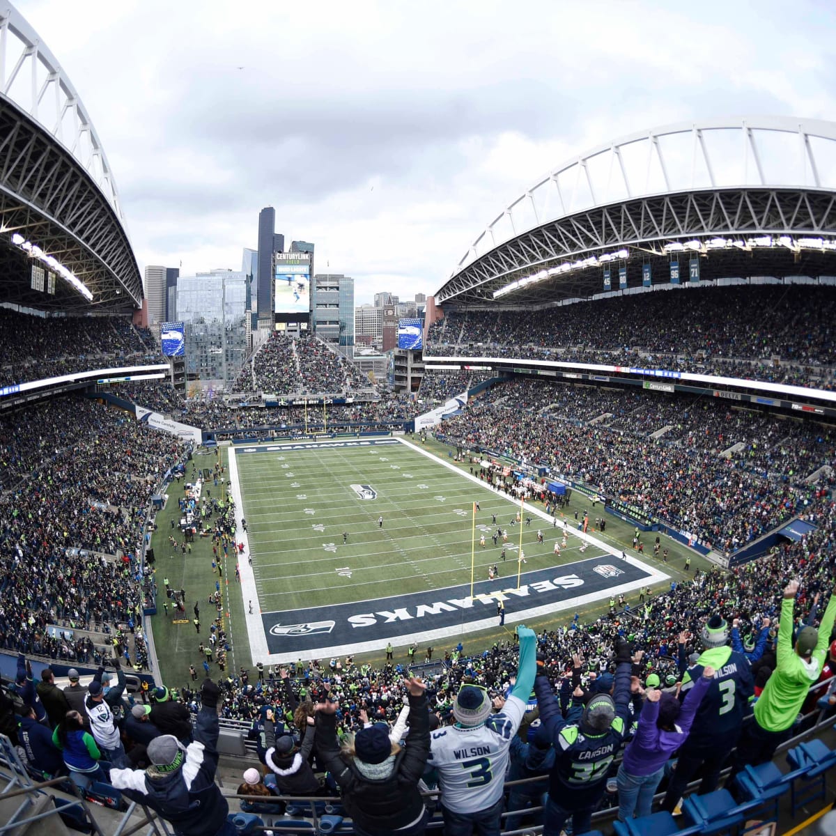 Seahawks to allow full crowds at Lumen Field next season