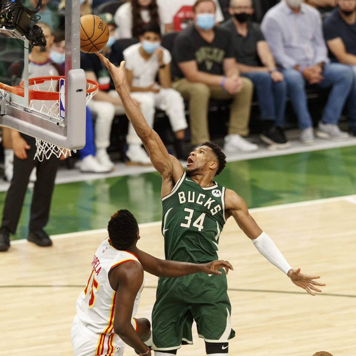 Bucks Beat Hawks and Advance to the N.B.A. Finals - The New York Times