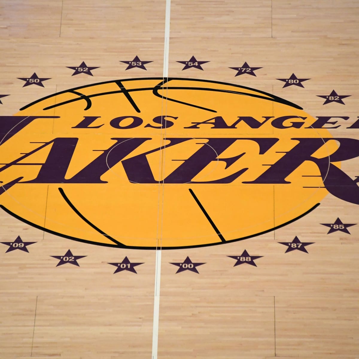 AEG Extends Lease With Lakers At Staples Center