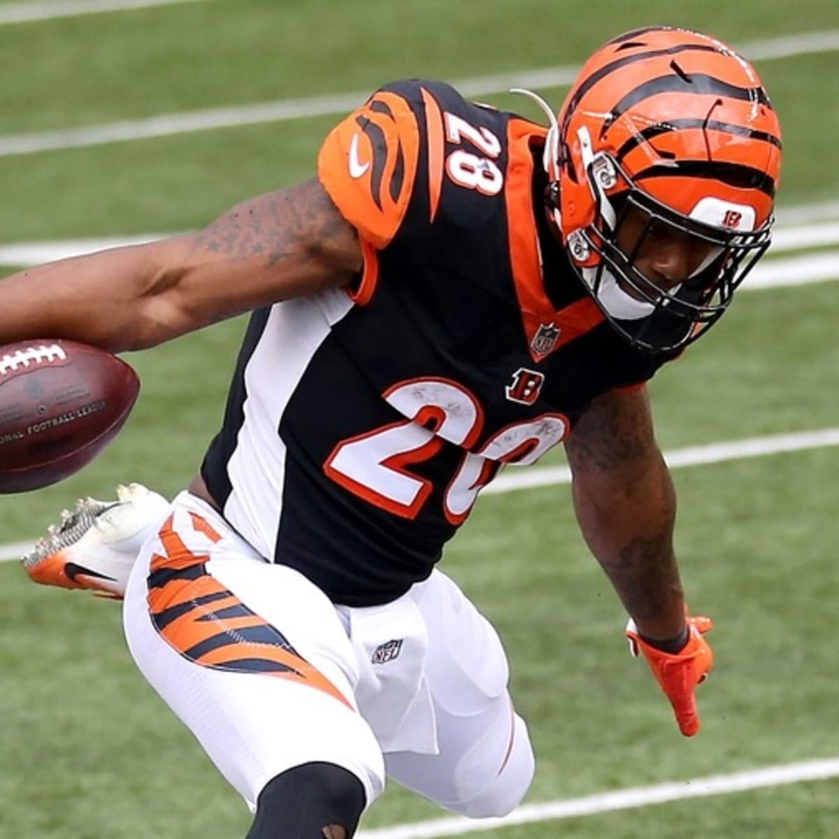 Bates, Mixon lead Bengals players in Madden 22 ratings