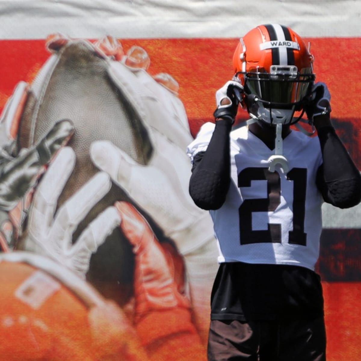 Browns' Denzel Ward is out of concussion protocol and will play in