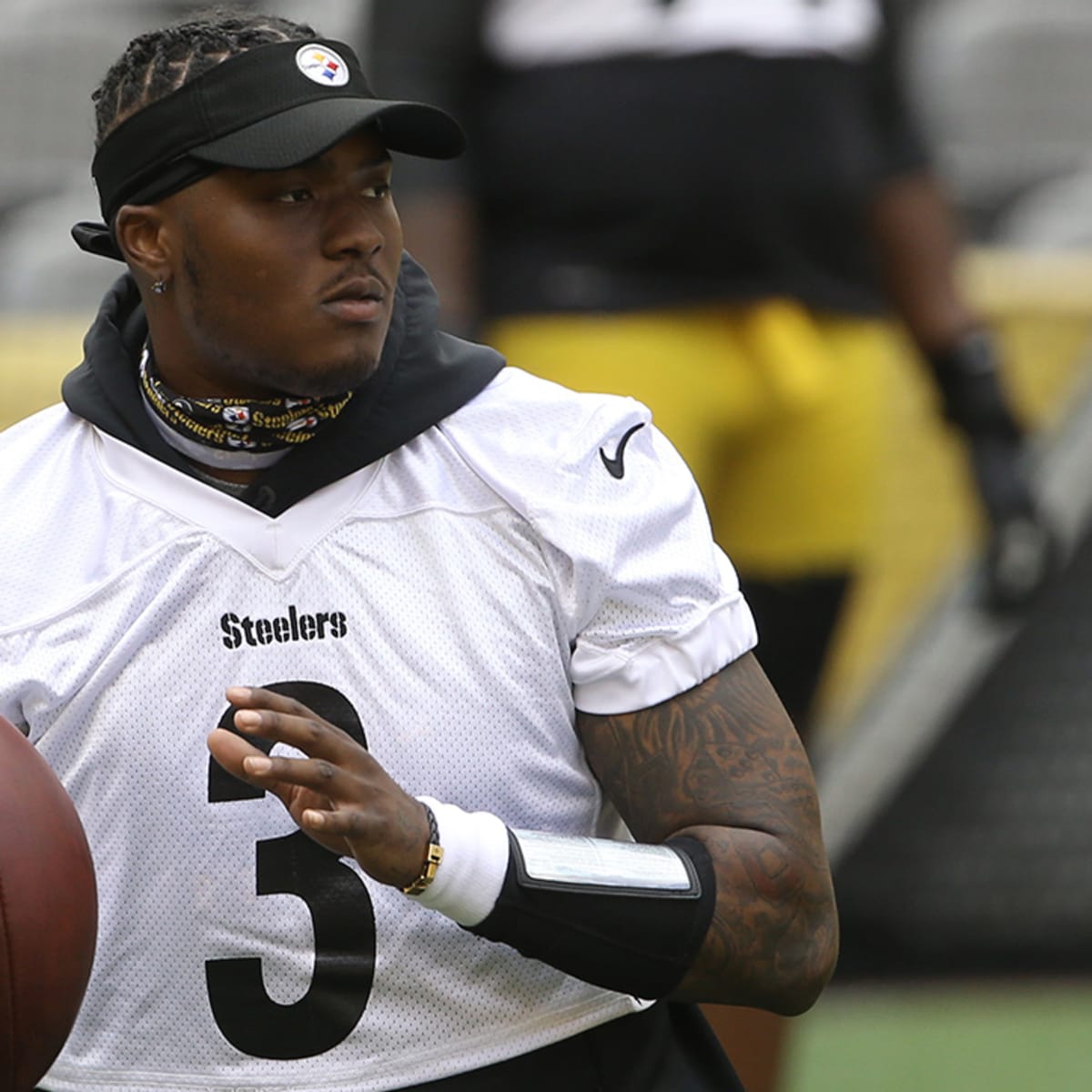 Dwayne Haskins, Ohio State standout and Steelers QB, died in a car