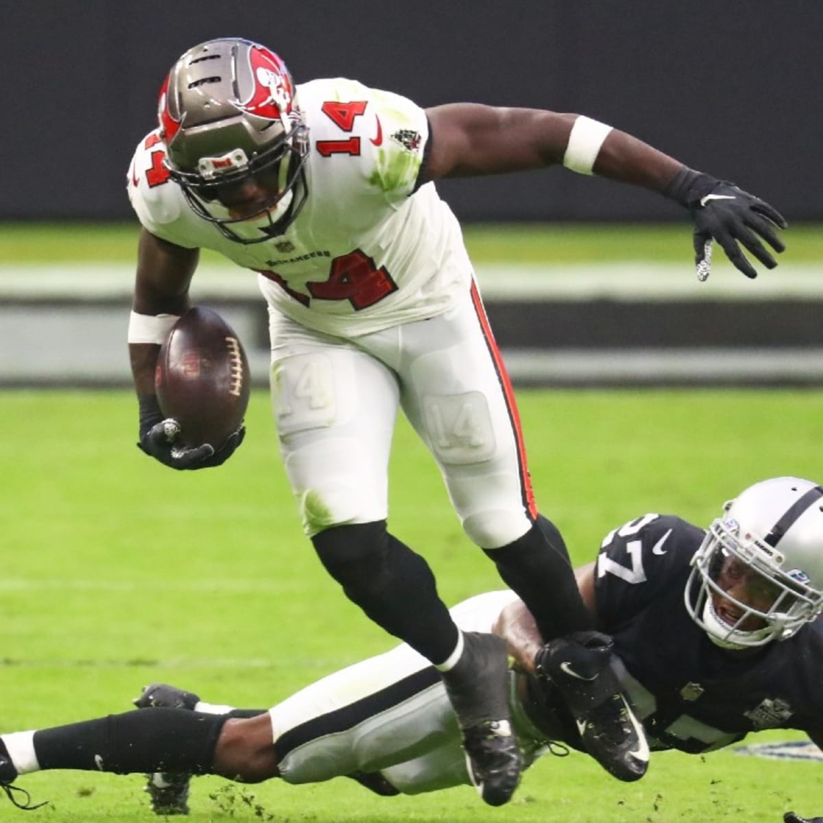 Bucs receiver Chris Godwin out with fractured finger