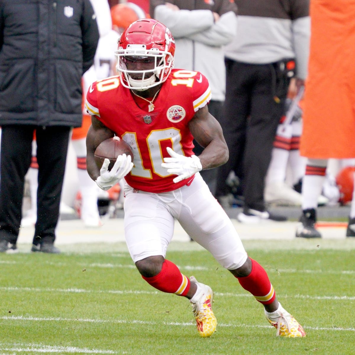 Kansas City Chiefs' Tyreek Hill is working to outrun past, Raiders News