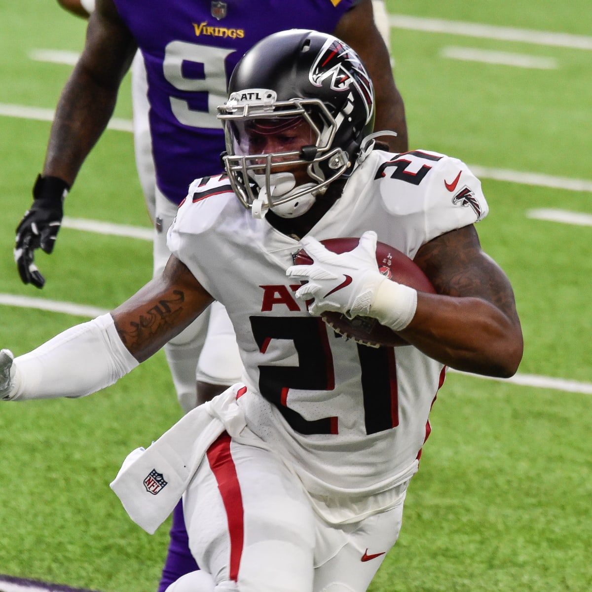 Photo Shows First Look At Todd Gurley In Falcons Jersey - The Spun