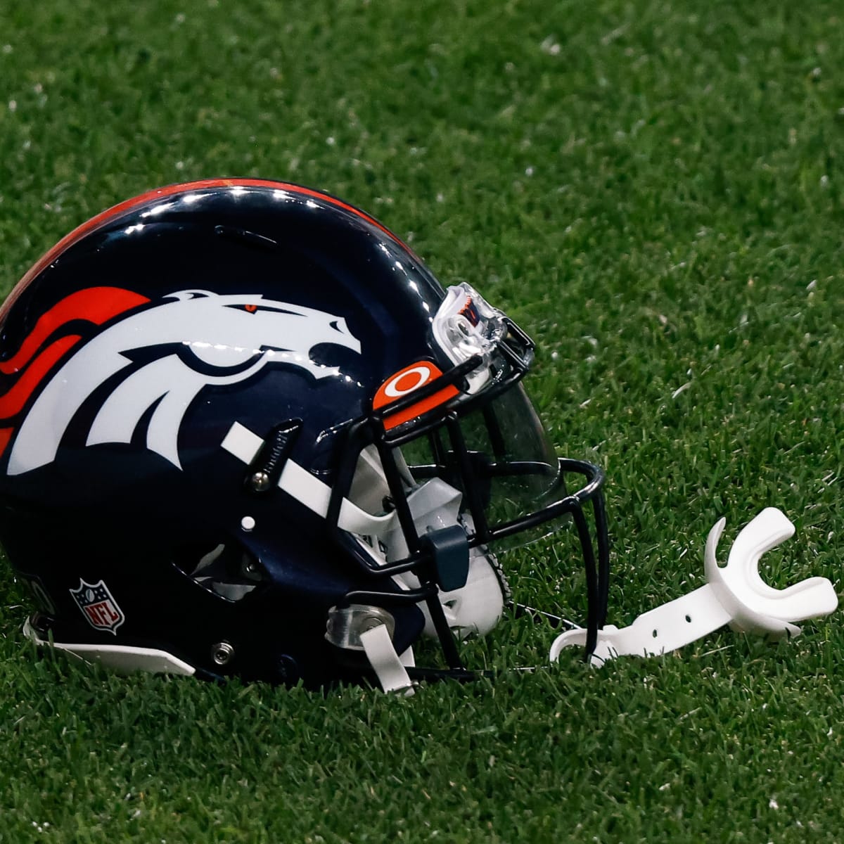 Former Denver Broncos DL DeShawn Williams Sends Parting Message After  Signing With Carolina Panthers - Sports Illustrated Mile High Huddle:  Denver Broncos News, Analysis and More