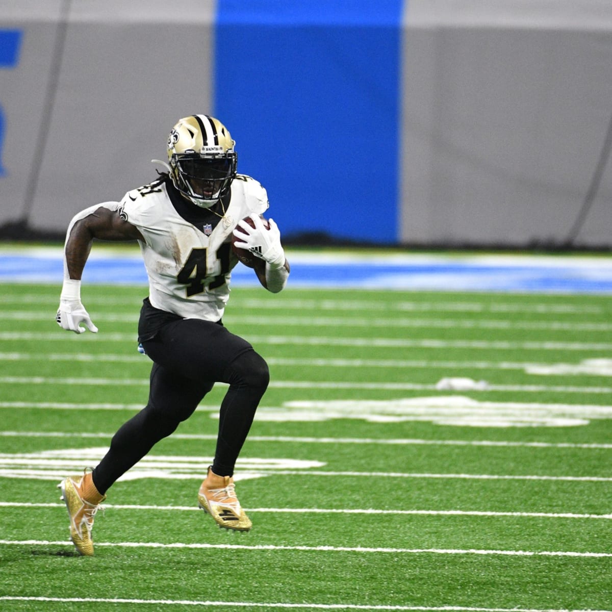 Denver Broncos poach Latavius Murray from New Orleans Saints 