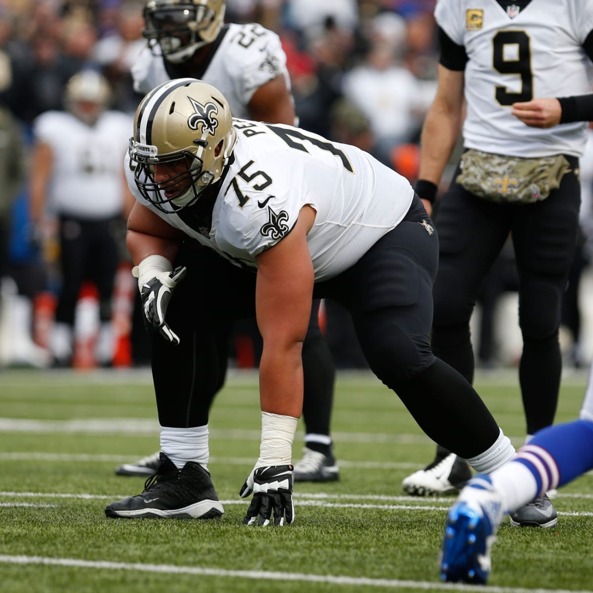 Saints OG Andrus Peat carted off field after gnarly leg injury