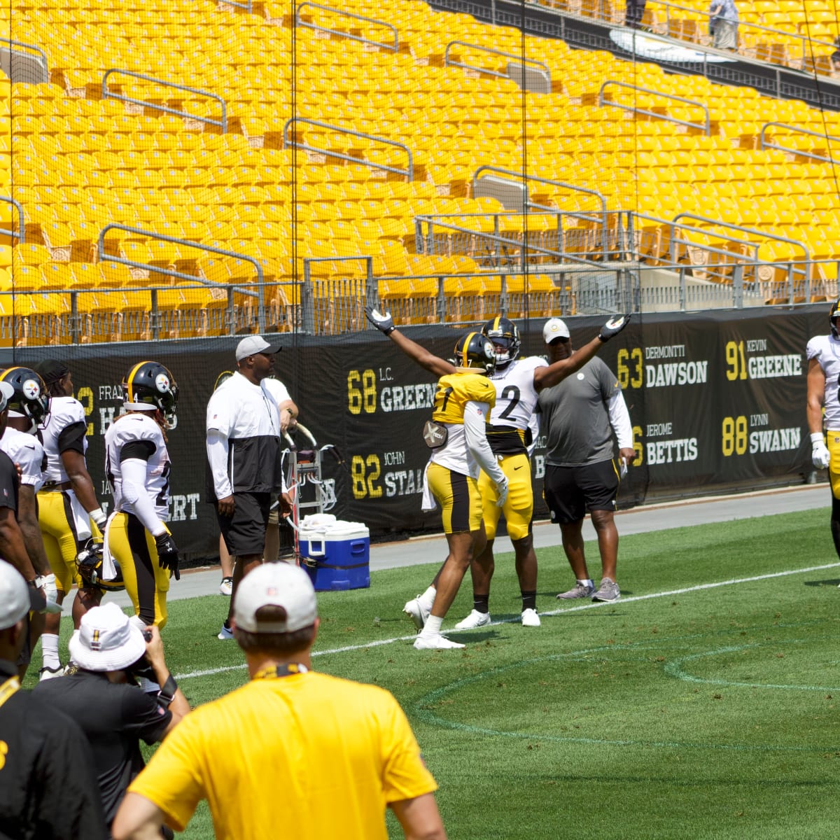 Steelers LB Marcus Allen keeping busy at NFL broadcast bootcamp