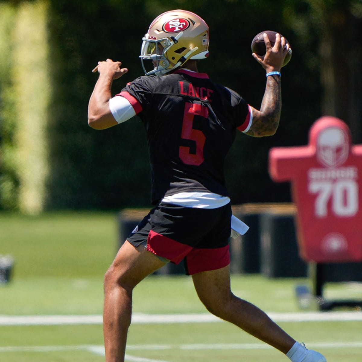 San Francisco 49ers Rookie QB Trey Lance Signed A $34 Million Contract. How  Much Will Go To California Taxes?