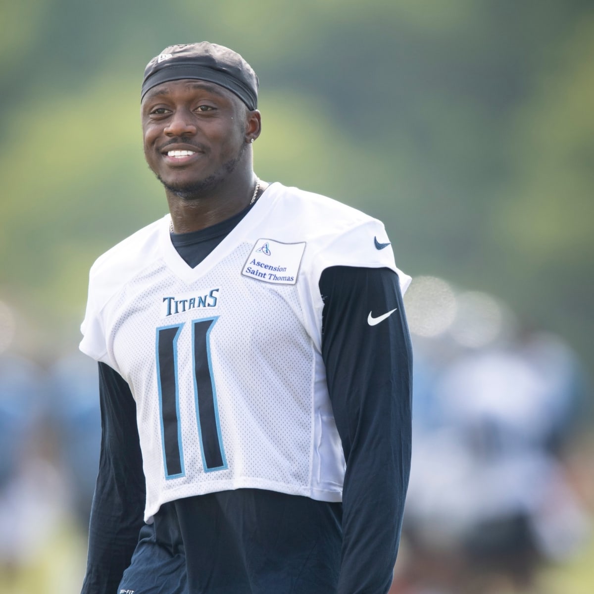 Titans WR A.J. Brown says he had surgery on both knees, was told