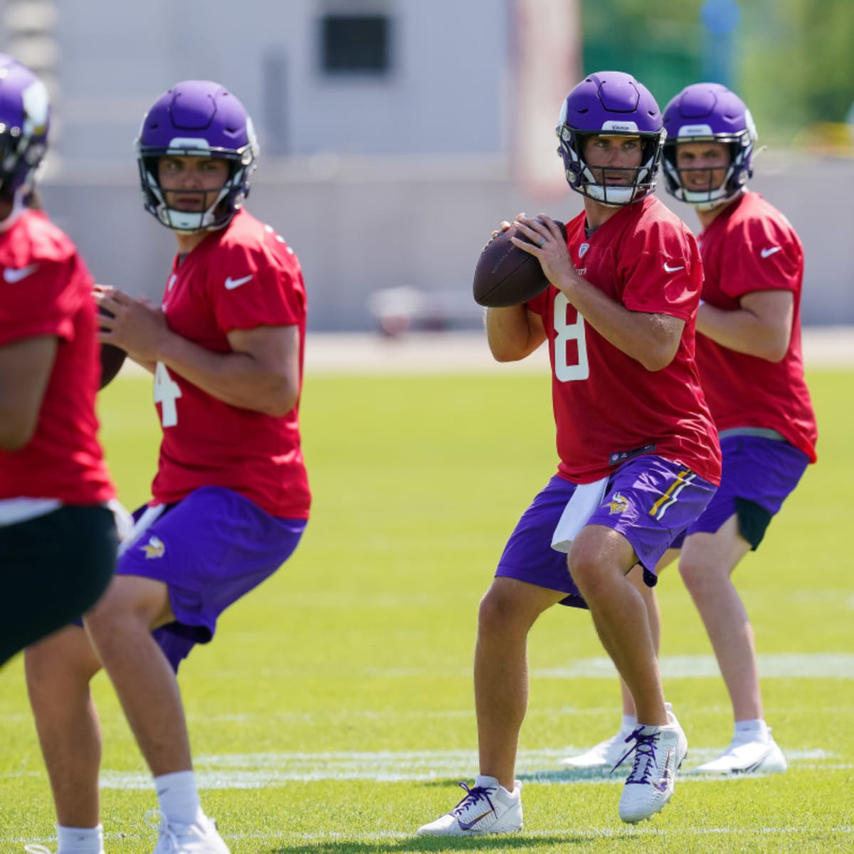 Cousins returns to Vikings quarterback room after quarantine