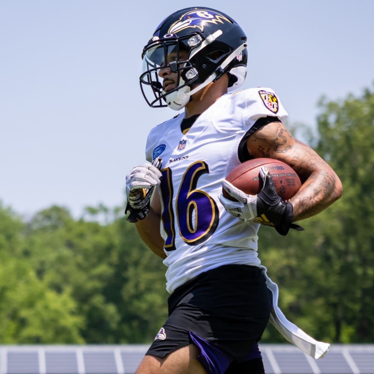 Baltimore Ravens wide receiver Tylan Wallace (16) runs against the New York  Giants during an NFL football game Sunday, Oct. 16, 2022, in East  Rutherford, N.J. (AP Photo/Adam Hunger Stock Photo - Alamy