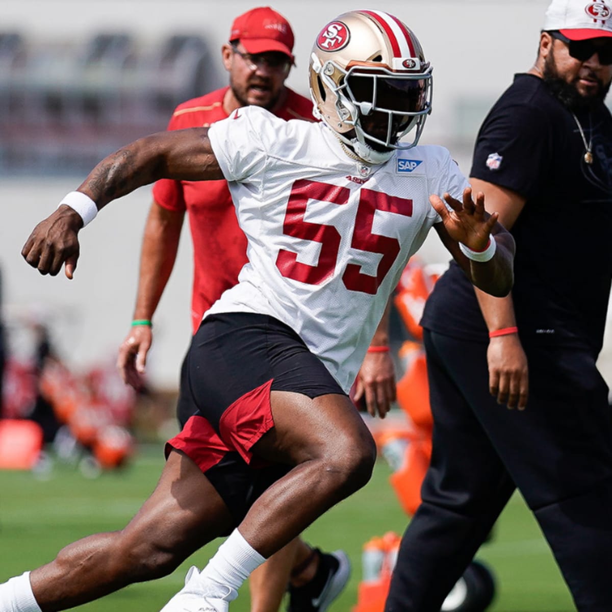 San Francisco 49ers tight end Ross Dwelley warms up before the