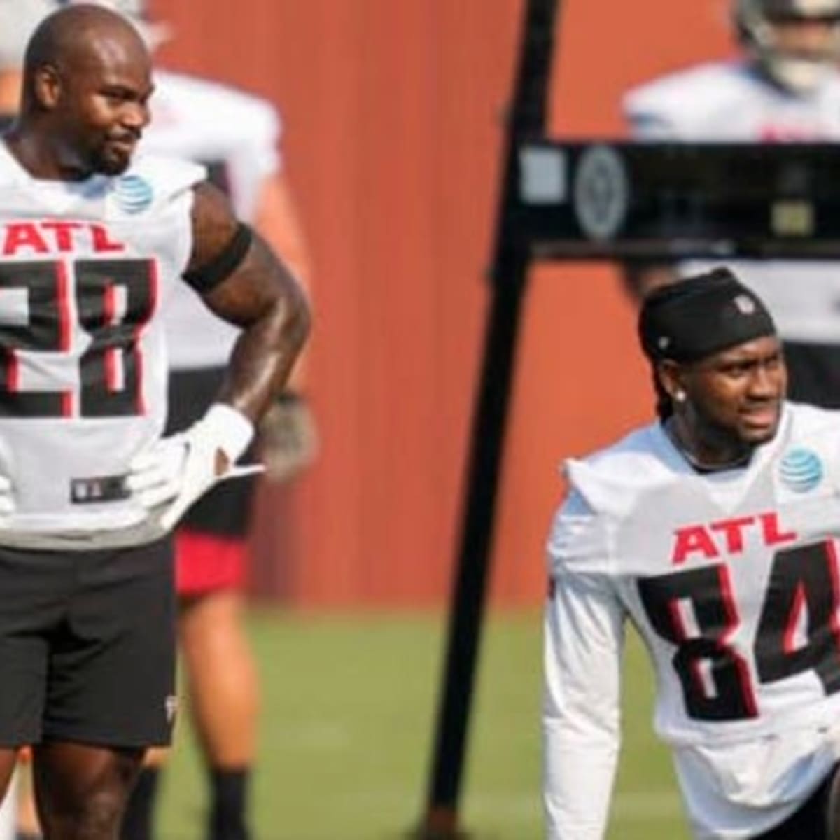 Who is the Falcons RB1? Mike Davis vs. Cordarrelle Patterson