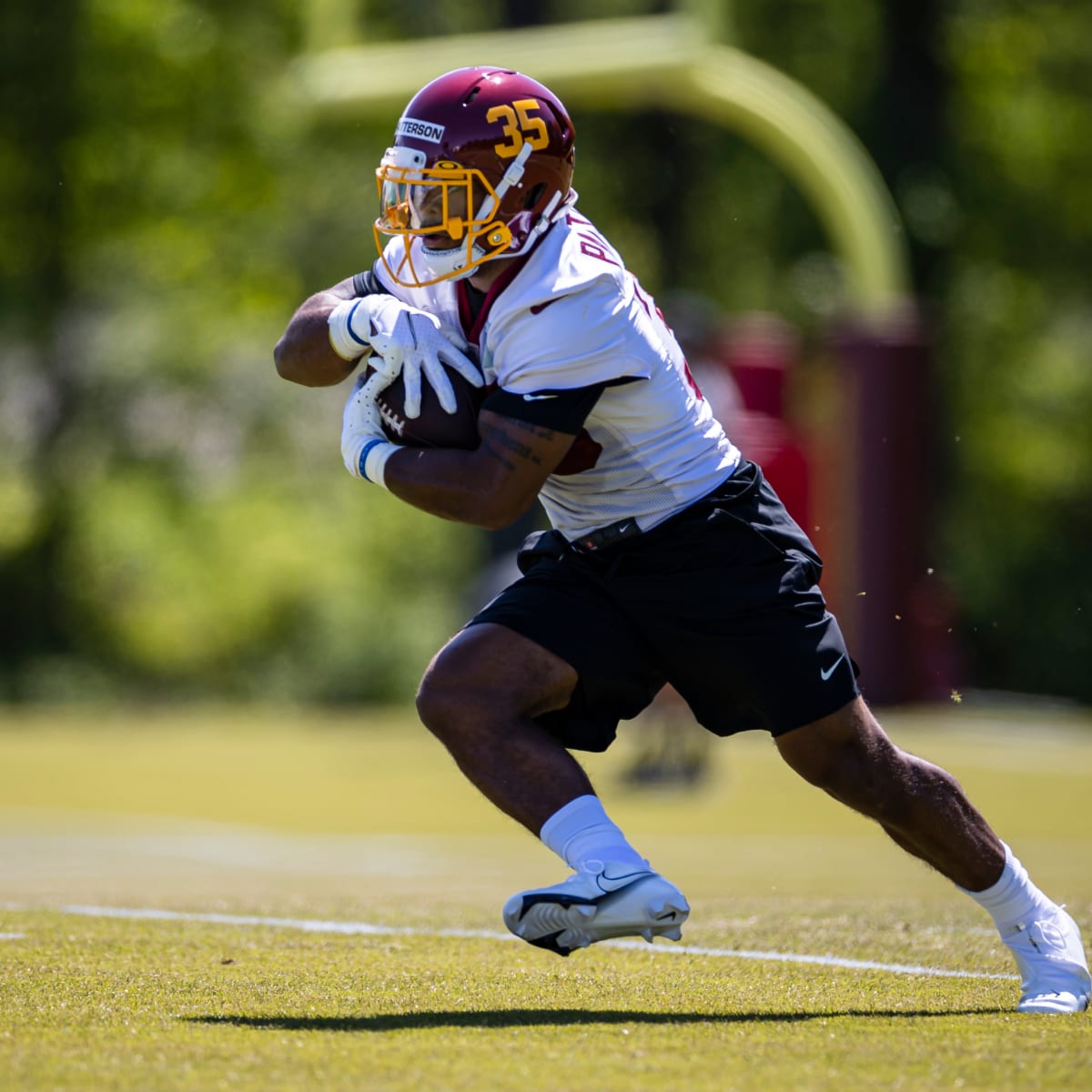 August 20, 2021: Washington Football Team runningback Jaret Patterson (35)  cuts back during the NFL preseason game between the Cincinnati Bengals and  the Washington Football Team at FedEx Field in Landover, Maryland