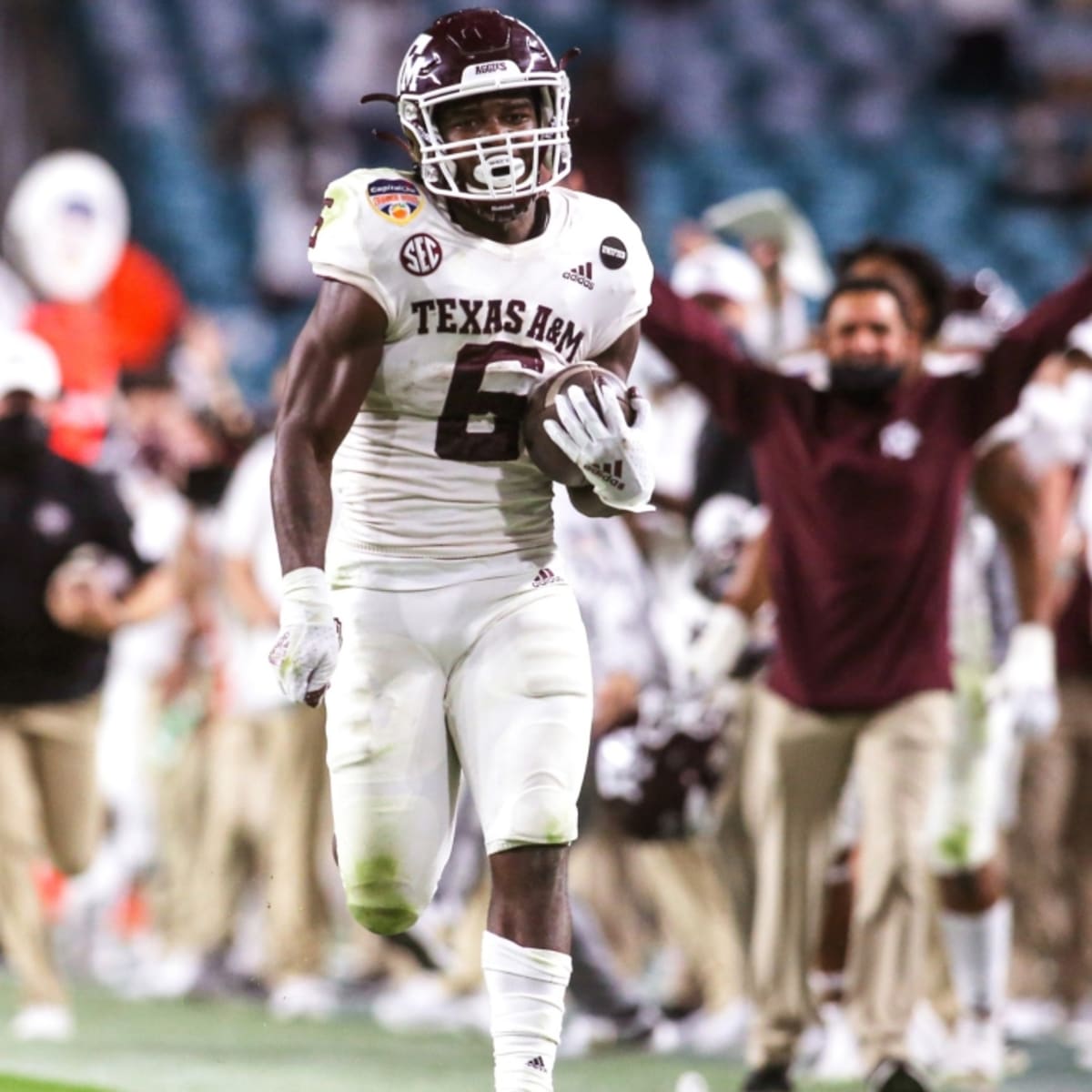 De'Von Achane Goes Off for Miami Dolphins: Texas A&M Aggies in the NFL Week  3 - Sports Illustrated Texas A&M Aggies News, Analysis and More