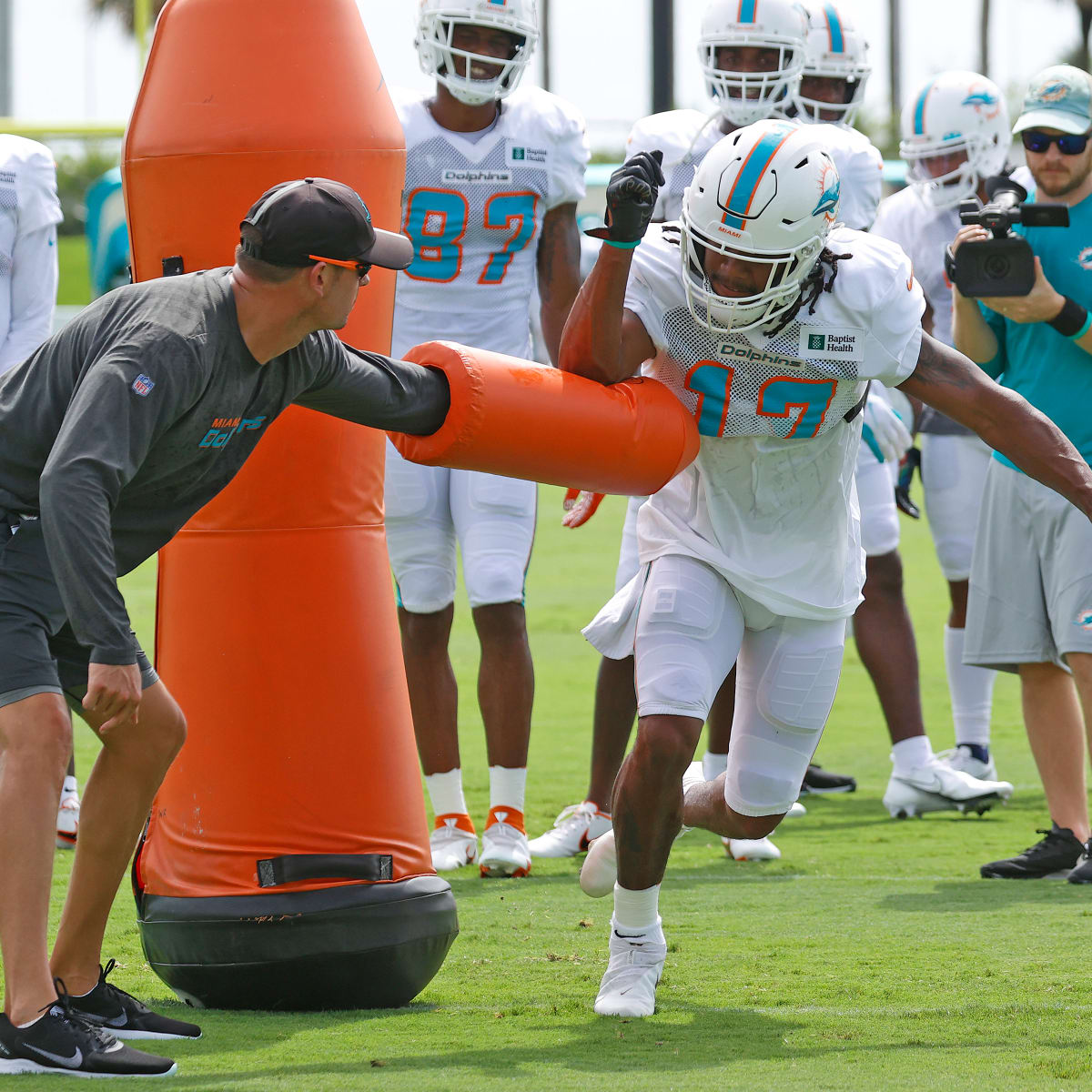 Jaylen Waddle perfecting his routes before third year for Dolphins