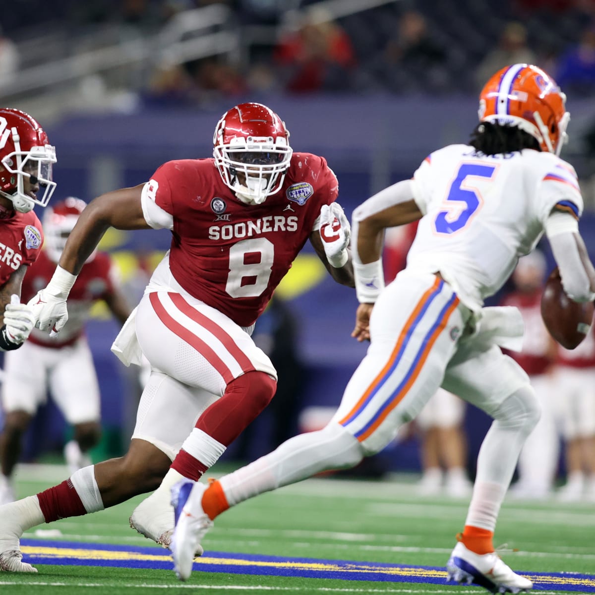 Defensive lineman Perrion Winfrey runs official 4.89-second 40-yard dash at  2022 combine