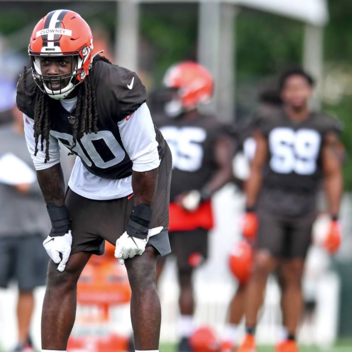 Browns' Jadeveon Clowney out vs. Chargers; Takk McKinley will start