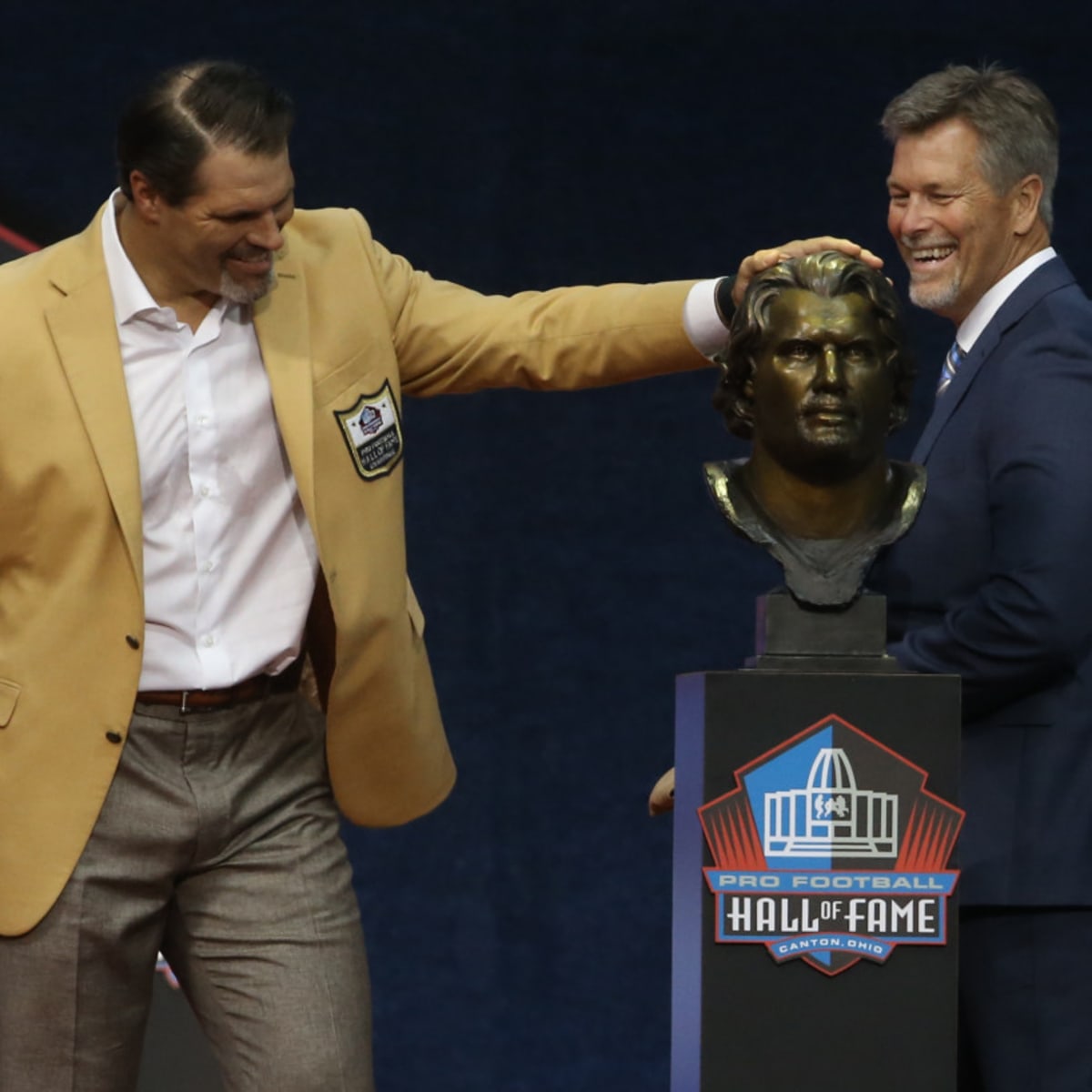 Seattle Seahawks Legend Steve Hutchinson Formally Inducted Into Pro  Football Hall of Fame - Sports Illustrated Seattle Seahawks News, Analysis  and More