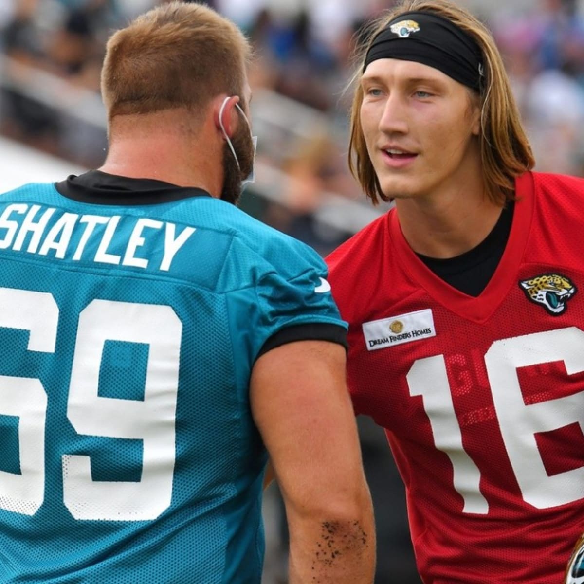 Photos, video: Trevor Lawrence lands in Jacksonville, arrives at TIAA Bank  Field – Action News Jax