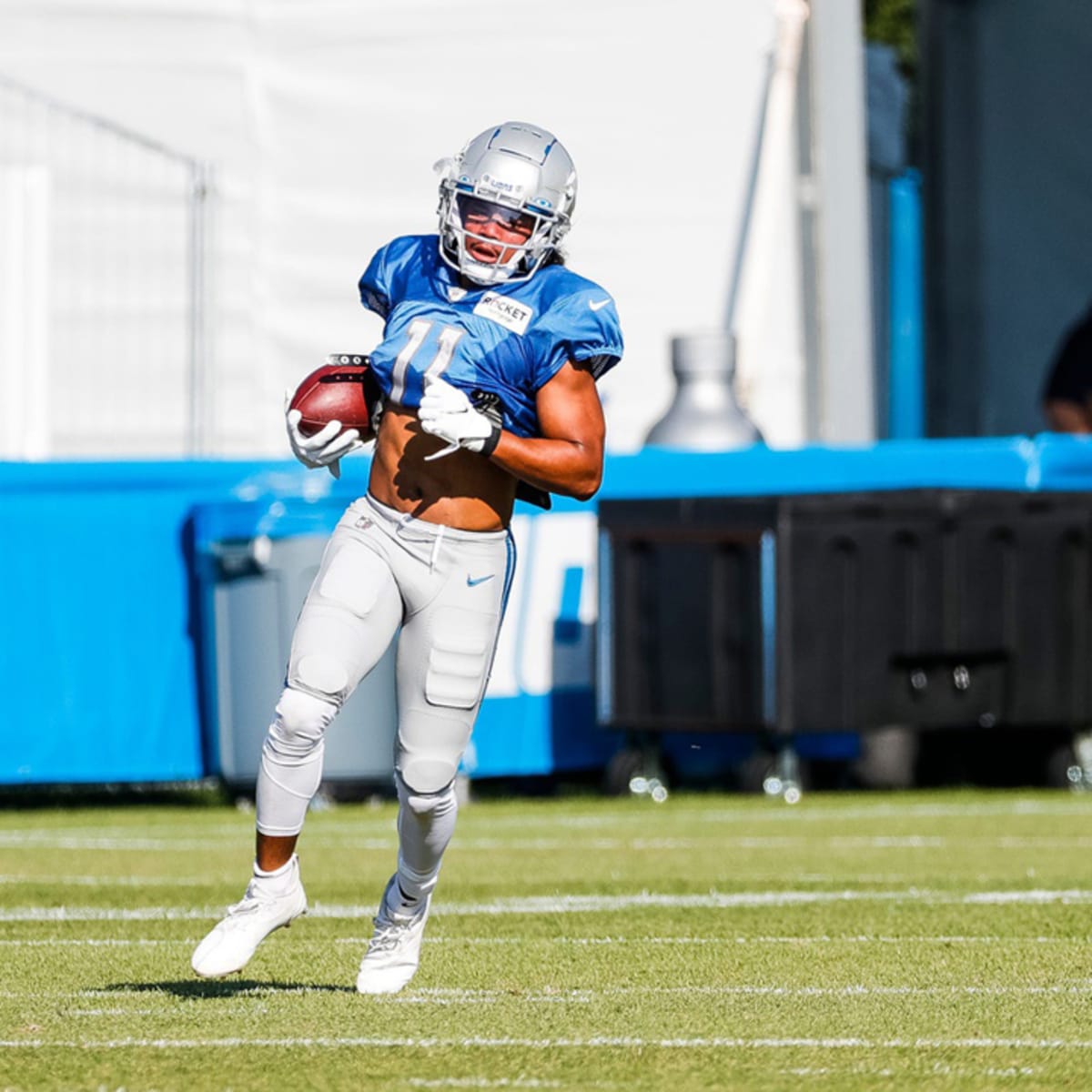 Detroit Lions wide receiver Kalif Raymond catches a pass during an NFL  football practice in Allen Park, Mich., Monday, June 12, 2023. (AP  Photo/Paul Sancya Stock Photo - Alamy