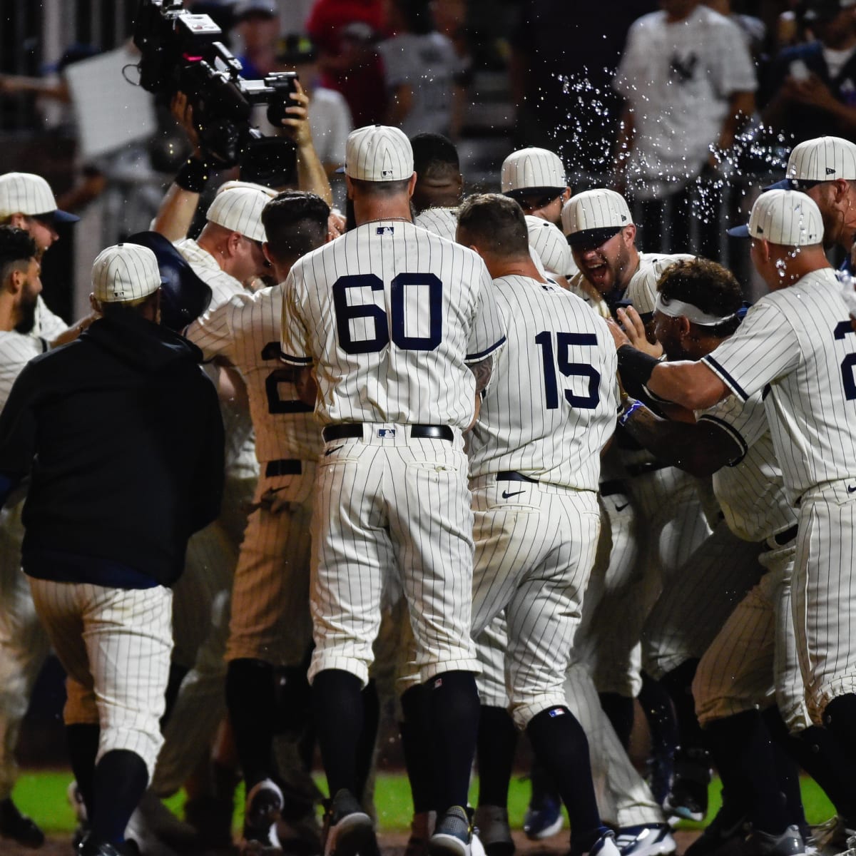 Walkoff homer leads White Sox over Yankees in Field of Dreams game