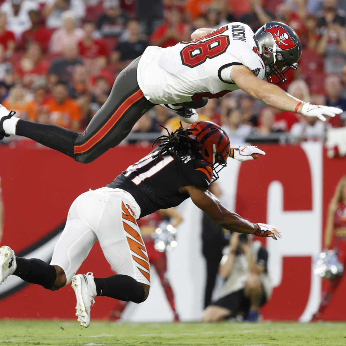 Bucs rookie linebacker Joe Tryon puts huge hit on Bengals quarterback in  1st preseason game