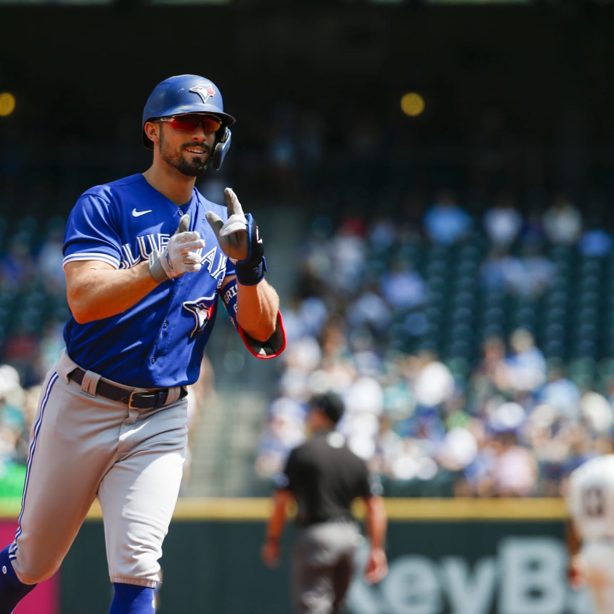 Blue Jays place Teoscar Hernandez on IL with oblique strain