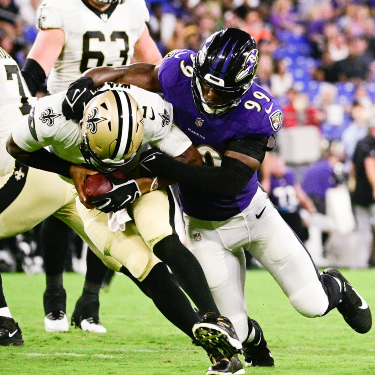 Baltimore Ravens linebacker Odafe Oweh (99) in action during the