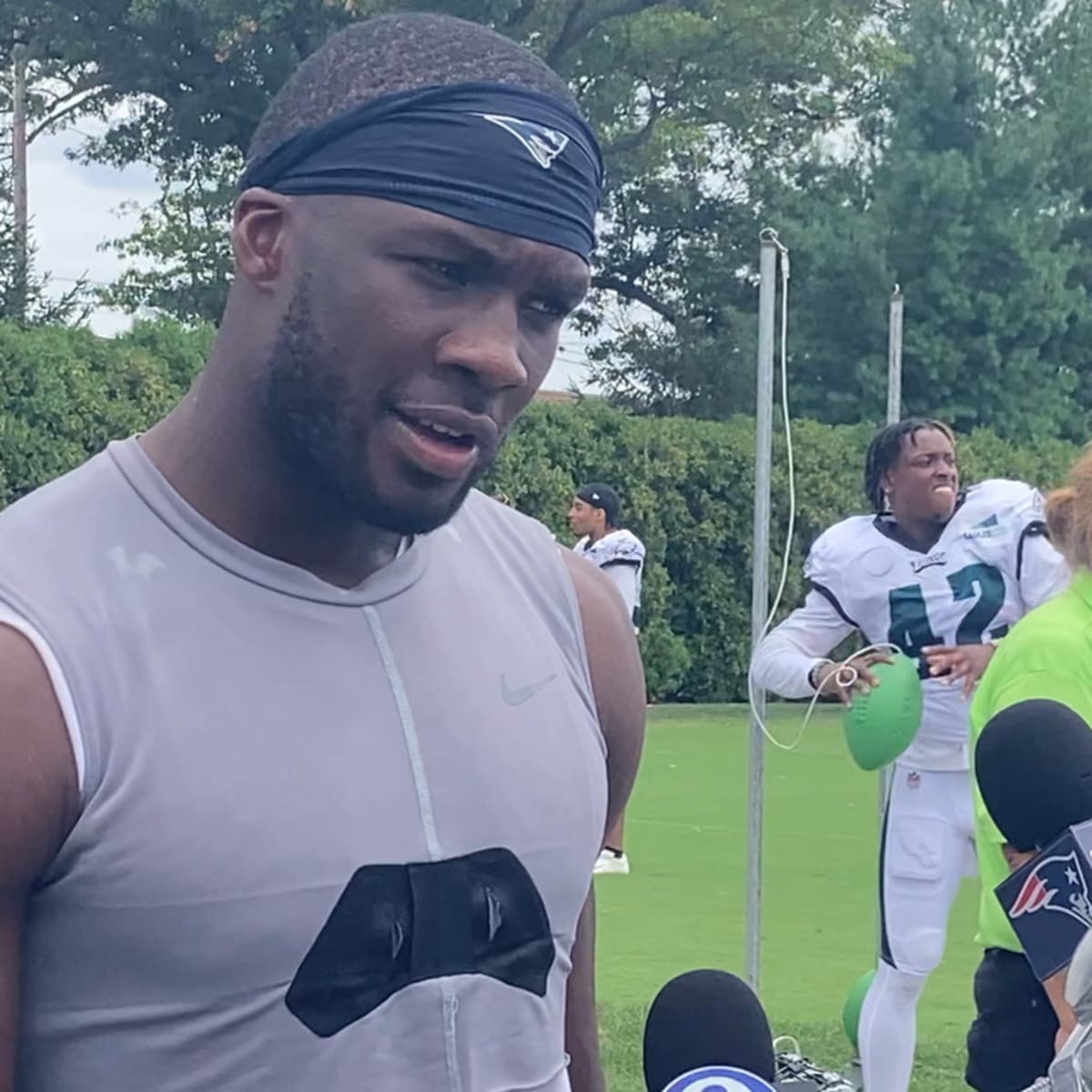 Ex-Eagles Nelson Agholor, Jalen Mills happy with Patriots, green hair