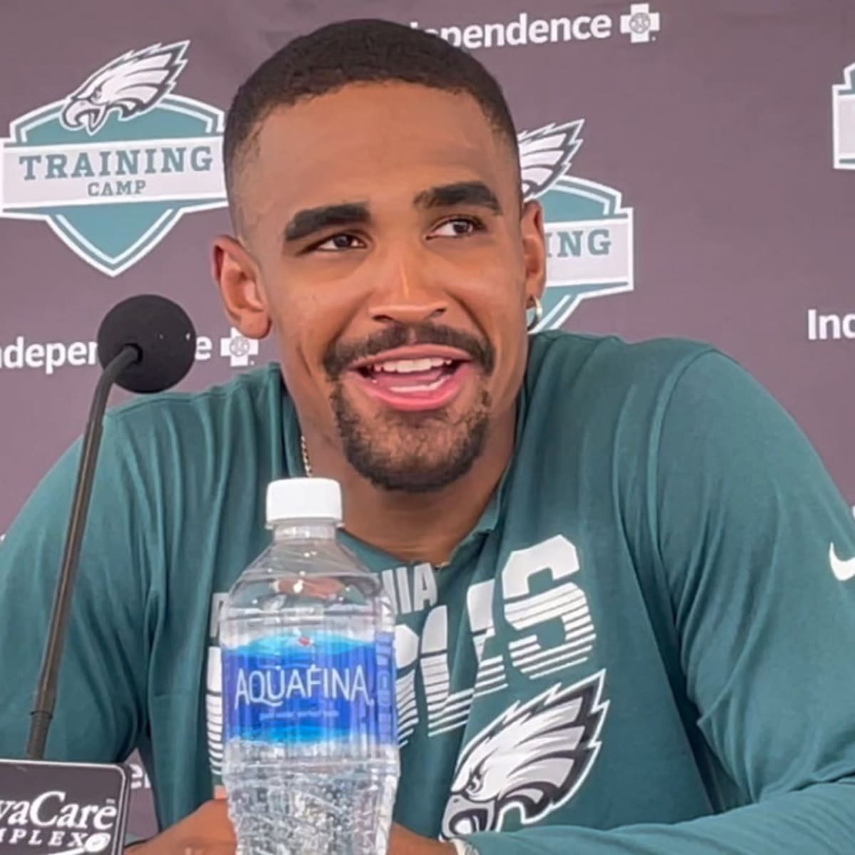 Jalen Hurts happy to see Mac Jones again at Patriots/Eagles joint practice