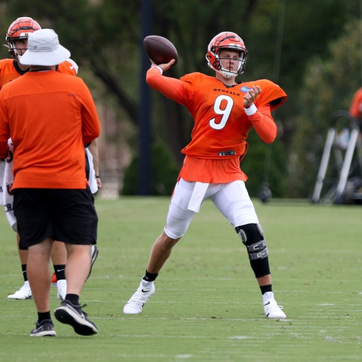 Bengals' star Joe Burrow shows off batting skills, hits bombs in Reds  practice