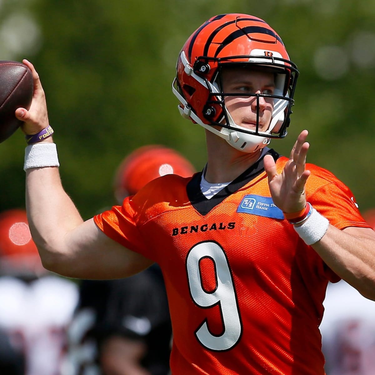 Joe Burrow undergoes knee surgery, Bengals expect 'complete recovery'