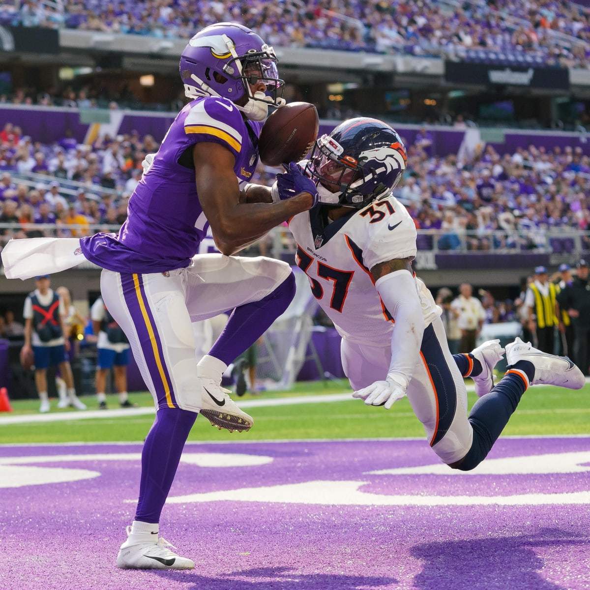 Denver Broncos safety P.J. Locke (6) plays against the Tennessee Titans  during the first half of an NFL football game Sunday, Nov. 13, 2022, in  Nashville, Tenn. (AP Photo/Mark Zaleski Stock Photo - Alamy