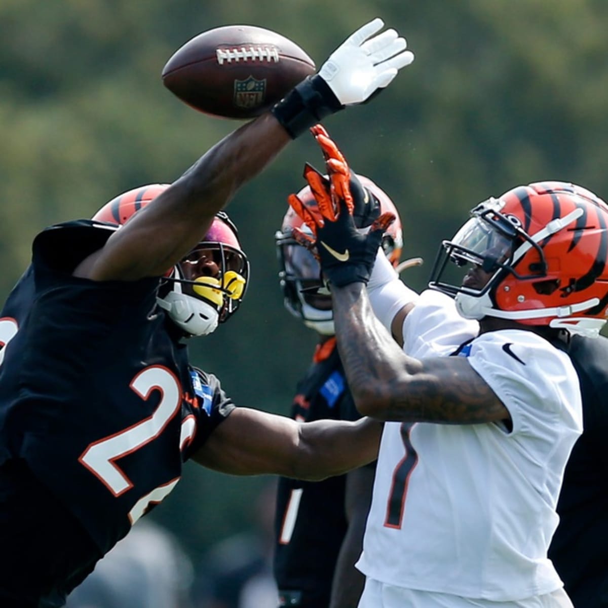 Bengals Beat: Joe Burrow 'Looks Great', Joe Mixon 'Feels Grateful', Chido  Awuzie Back To Work - CLNS Media