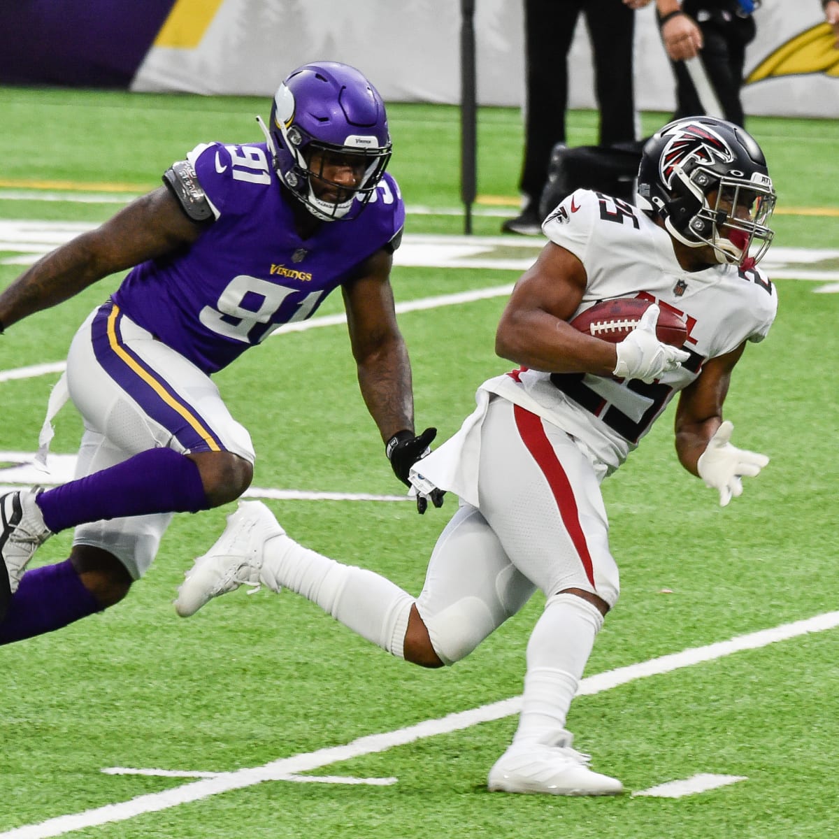 Vikings' roster moves include signing RB Ito Smith, placing DE