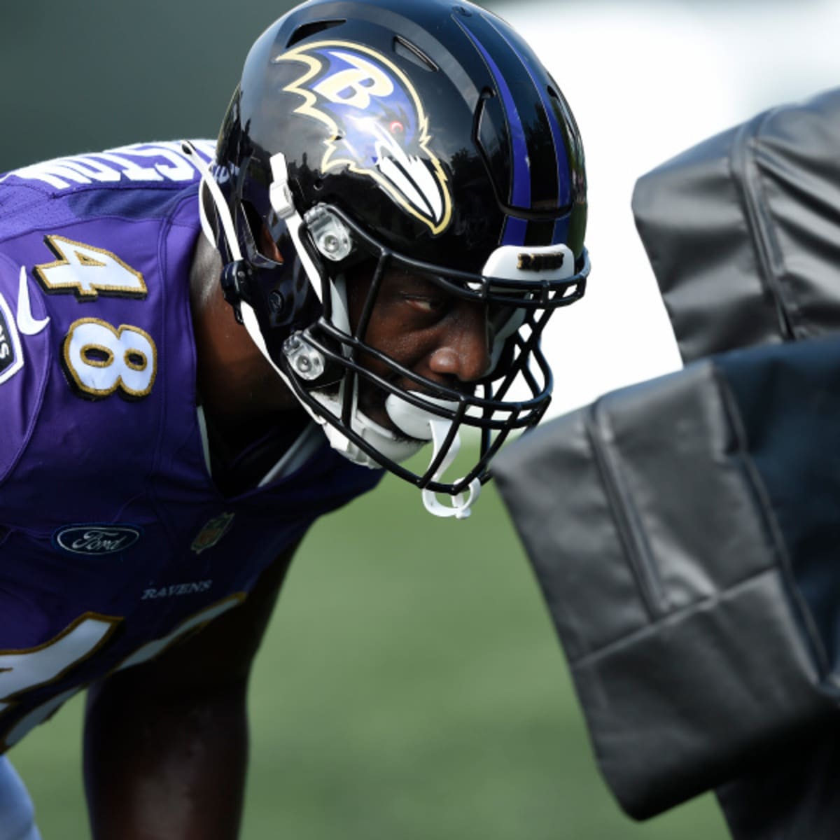 Veteran outside linebacker Justin Houston returns to Ravens on one