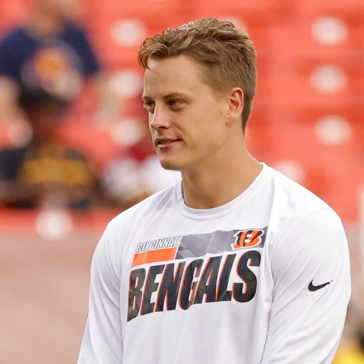 Cincinnati Bengals quarterback Joe Burrow Warms Up Ahead of