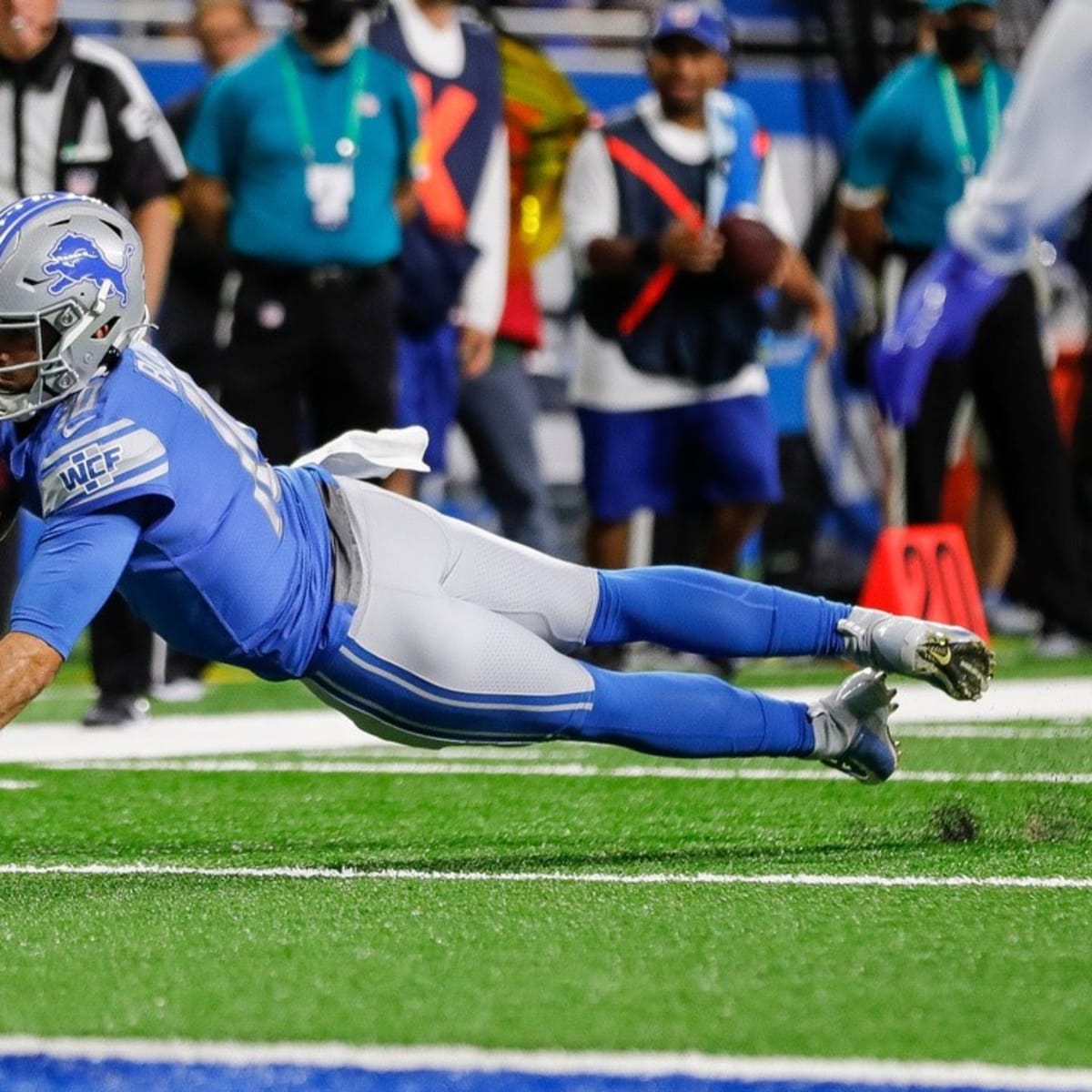 Detroit Lions quarterback David Blough turns dropped snap into 24