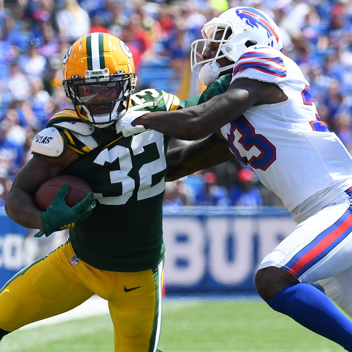 Green Bay, WI, USA. 30th Sep, 2018. Buffalo Bills quarterback Josh Allen  #17 drops back to pass during the NFL Football game between the Buffalo  Bills and the Green Bay Packers at