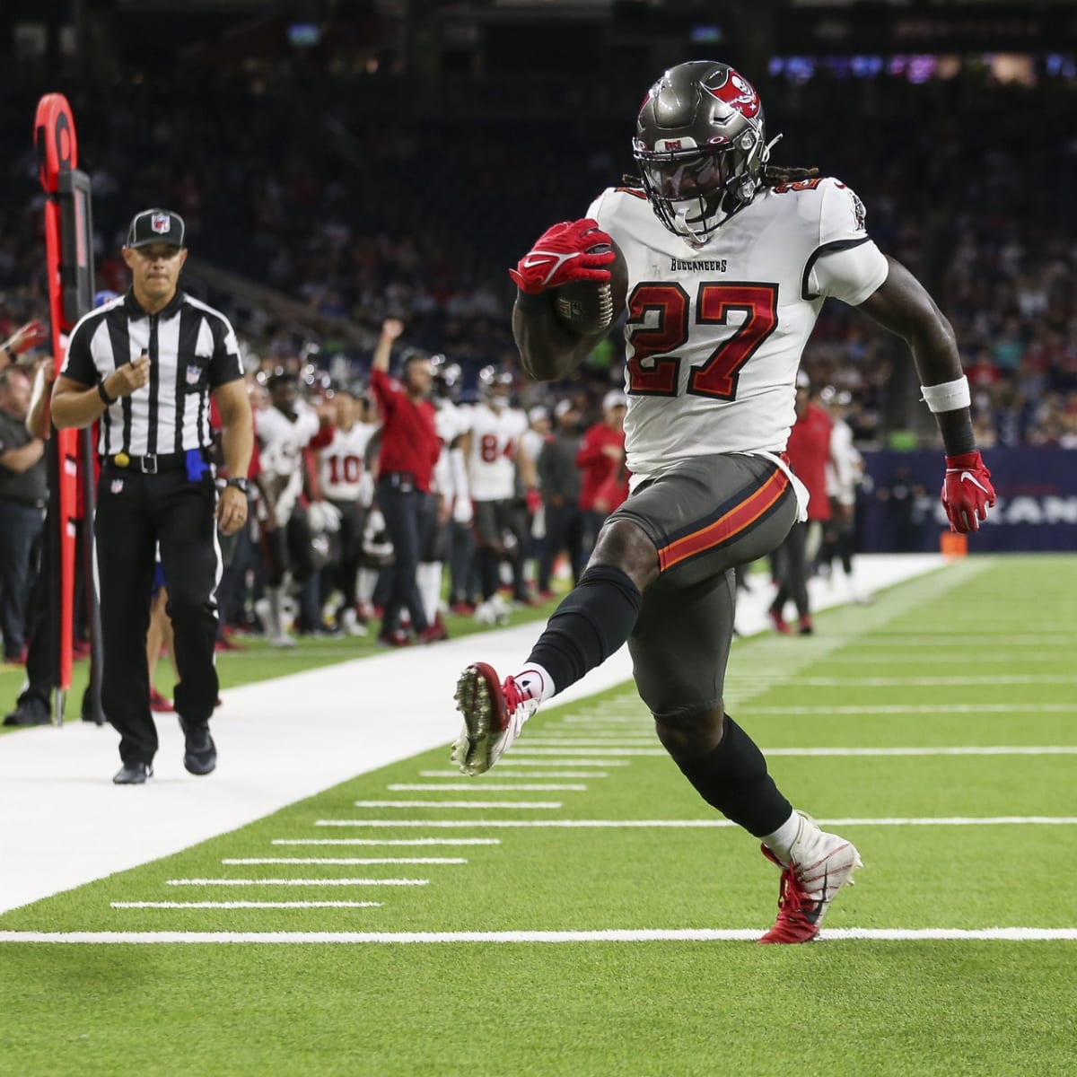 Brady throws touchdown pass as Buccaneers beat Texans 23-16