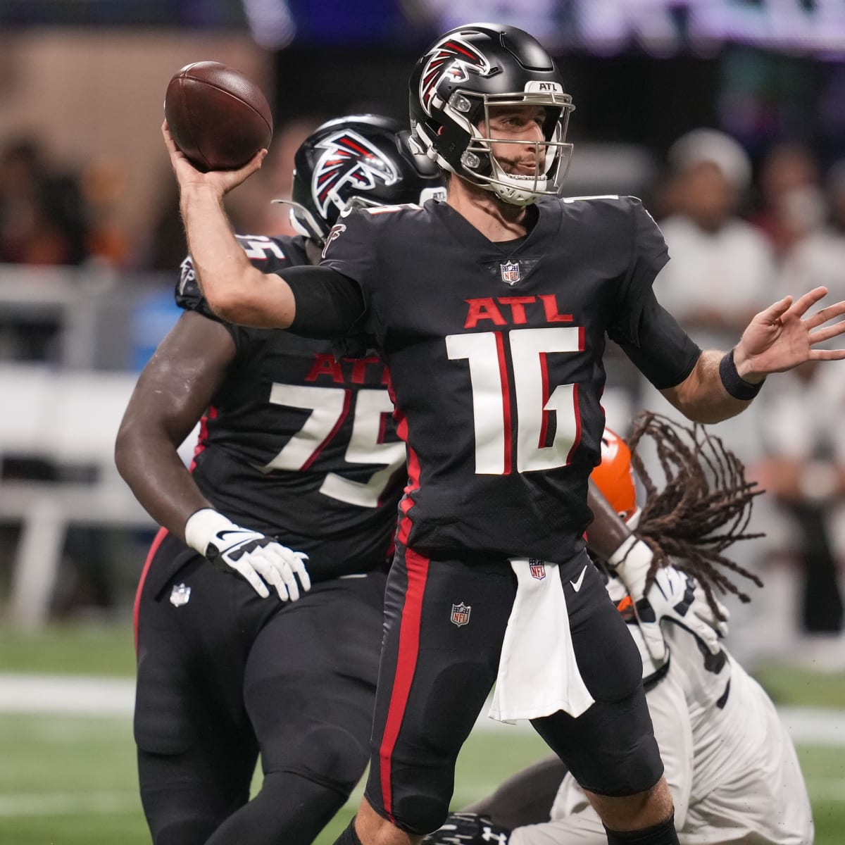 Cleveland Browns quarterback Josh Rosen throws during an NFL