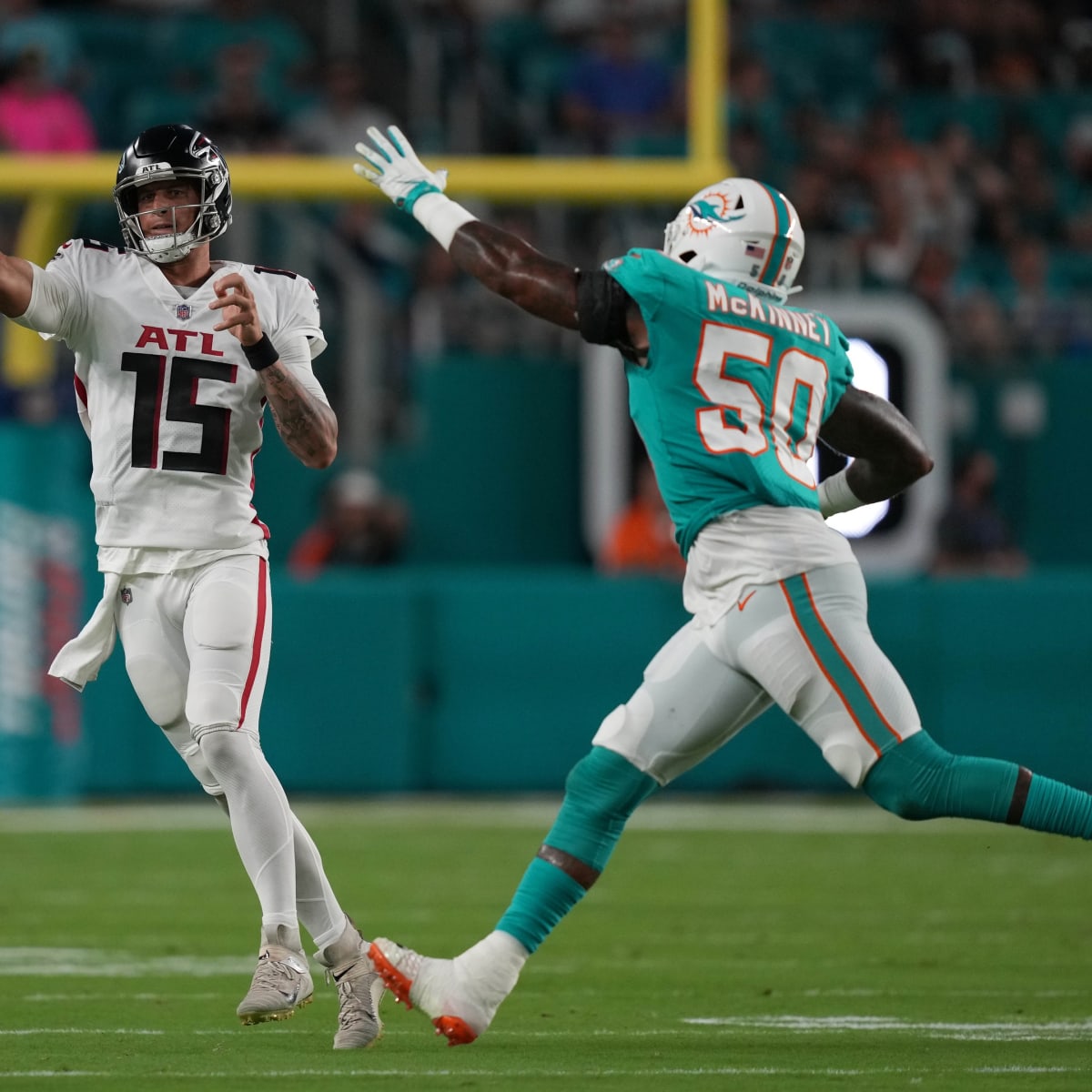 Miami Dolphins sign free agent cornerback Cre'Von LeBlanc to one